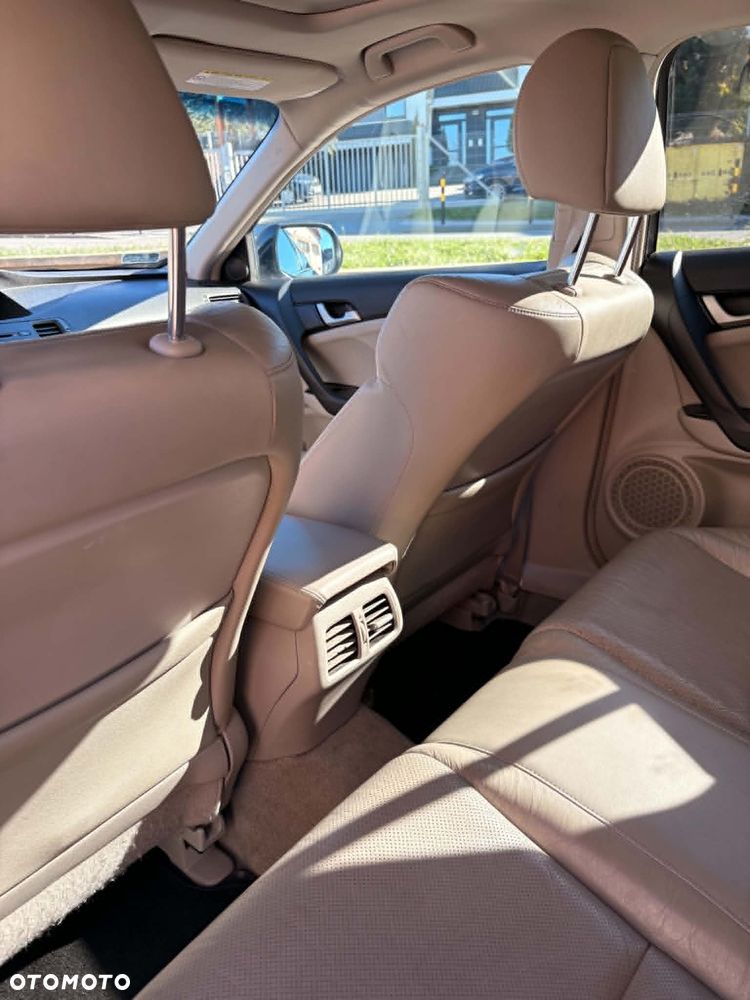 Honda Accord 2.0 Executive - 12