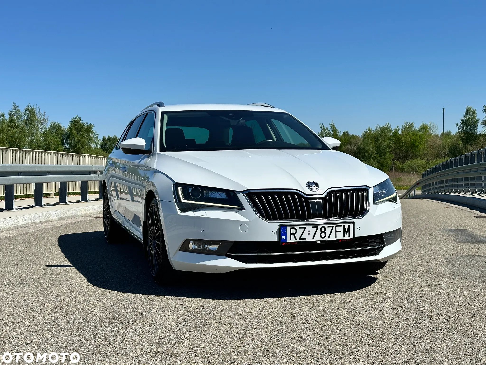 Skoda Superb 2.0 TDI 4x4 L&K DSG - 1