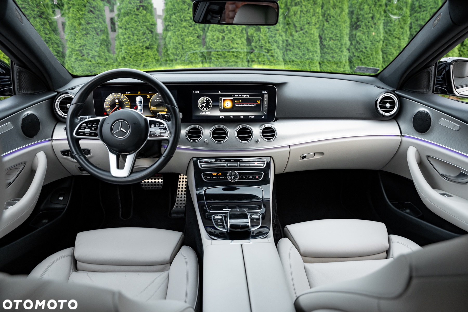 Mercedes-Benz Klasa E 200 4Matic 9G-TRONIC - 29