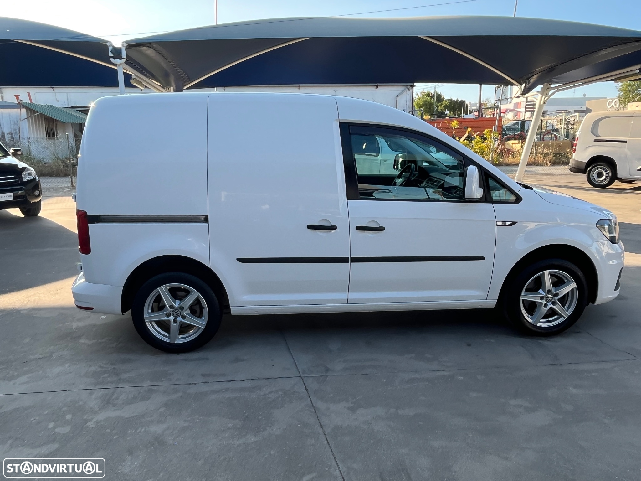 VW Caddy Van 2.0 TDi 150cv Confirtline - 9