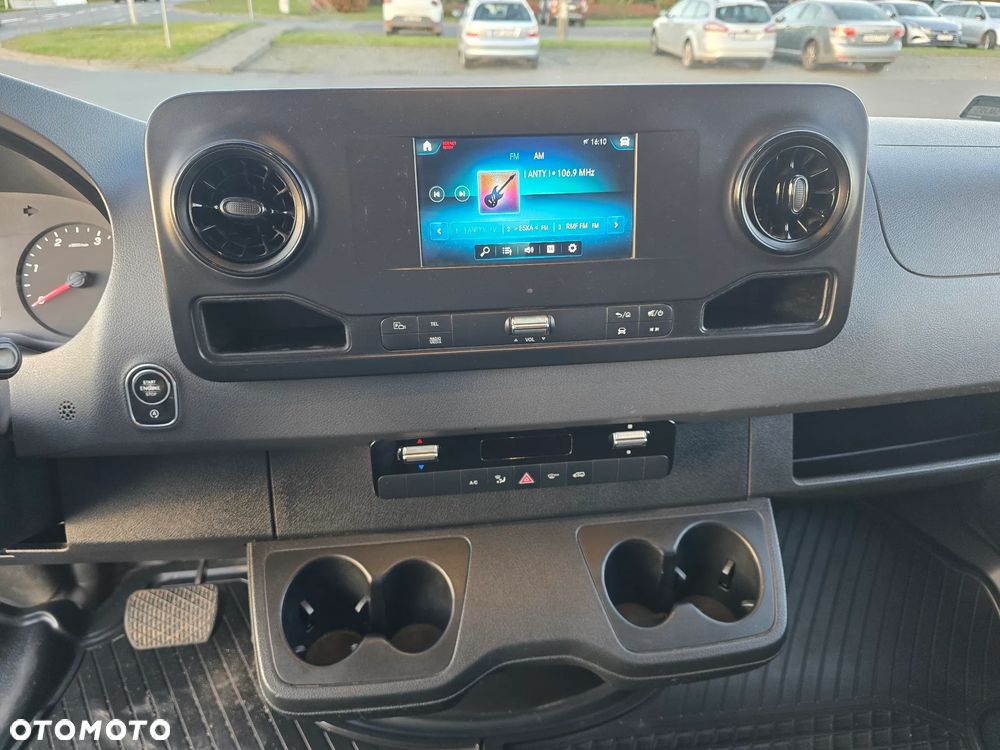 Mercedes-Benz Sprinter - 11