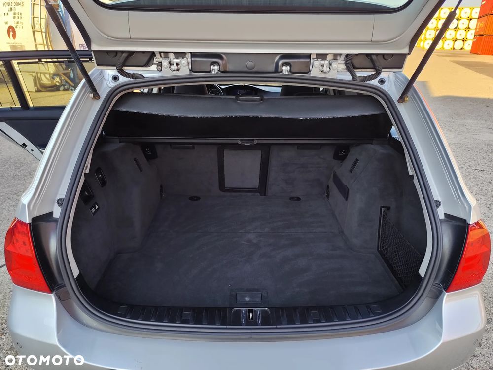 BMW Seria 3 318d DPF Edition Sport - 24