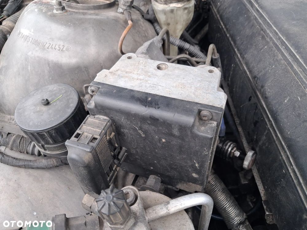 BMW 5 E39 silnik 2.5 TDS M51D25 143 KM skrzynia biegów 23001434452  S5D 2602 dyfer dyferencjał 33101428489  2,64 drzwi klapa maska zderzak błotnik Orientblau Metallic 317 alternator wtrysk przepustnica przepływomierz turbina alternator maglownica pompa wspomagania sprężarka klimatyzacji wentylator sterownik stacyjka moduł silniczek panel przewód wiązka radio konsola wyświetlacz tunel fotel fotele tapicerka skórzana skóra boczek podłokietnik szyba zwrotnica EGR chłodnica pas wzmocnienie lusterko lampa reflektor tłumik wydech halogen hak holowniczy klamka belka sanki mcperson amortyzator sprężyna felga zwrotnica blenda mikrostyk kierownica mechanizm zamek zacisk hamulcowy jarzmo klamka włącznik schowek lewarek wybierak osłona łapa poduszka zbiorniczek rura manetki kolektor pompa ABS NA CZĘŚCI wszystkie części - 23