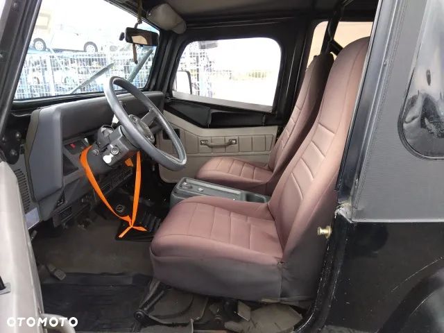 Jeep Wrangler - 21