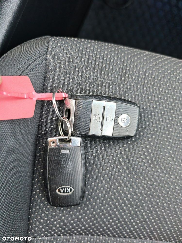 Kia Carens 1.6 GDI XL 7os - 28