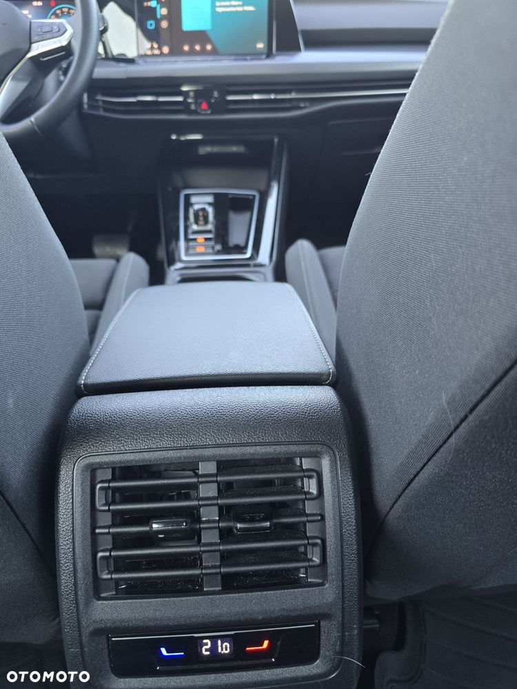 Volkswagen Golf - 8