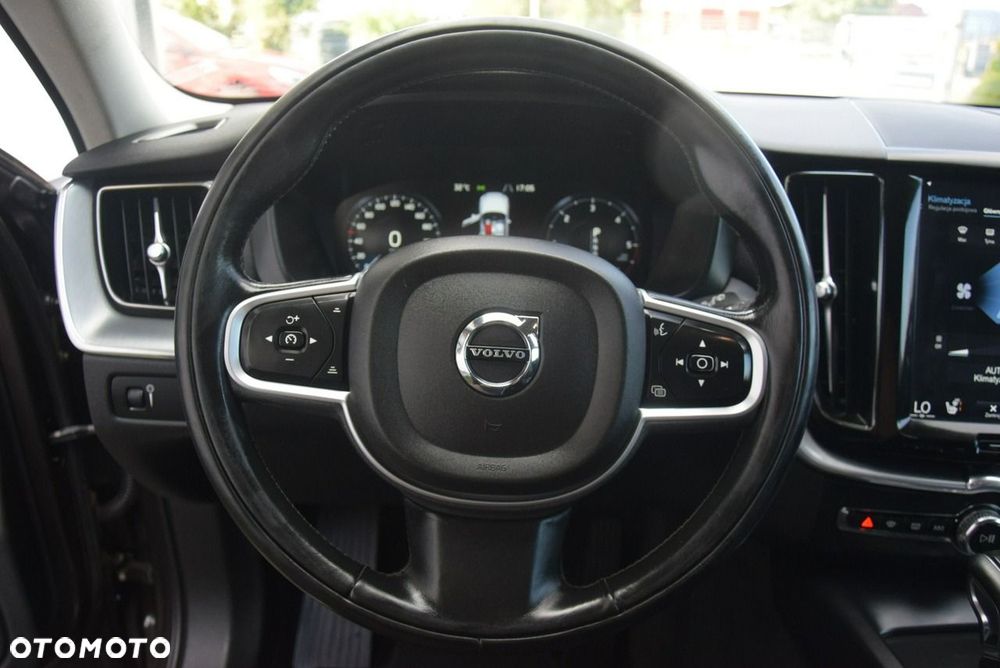 Volvo XC 60 D5 AWD Momentum - 23