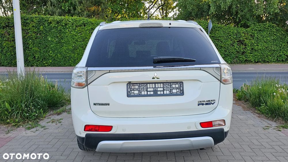 Mitsubishi Outlander Instyle NAVI + - 36