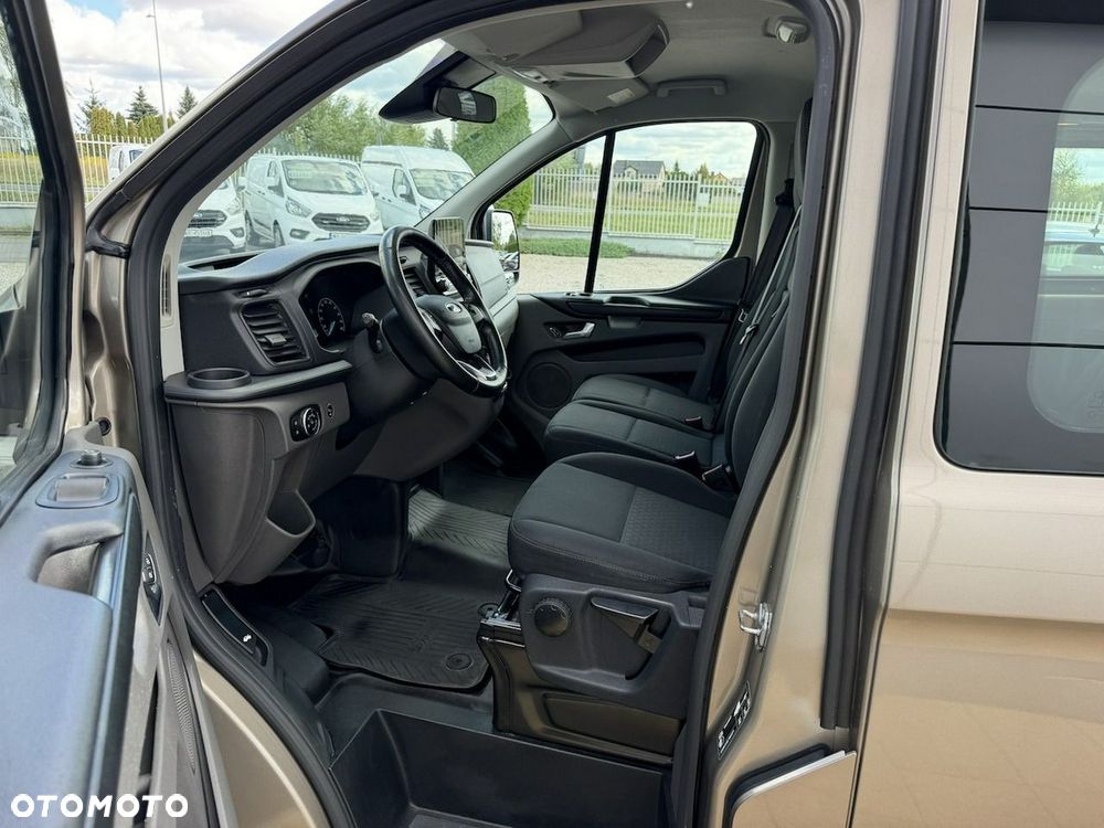 Ford Tourneo Custom - 21