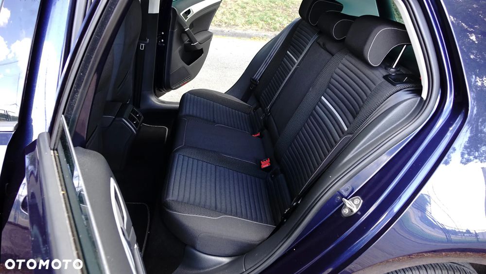 Volkswagen Golf - 8