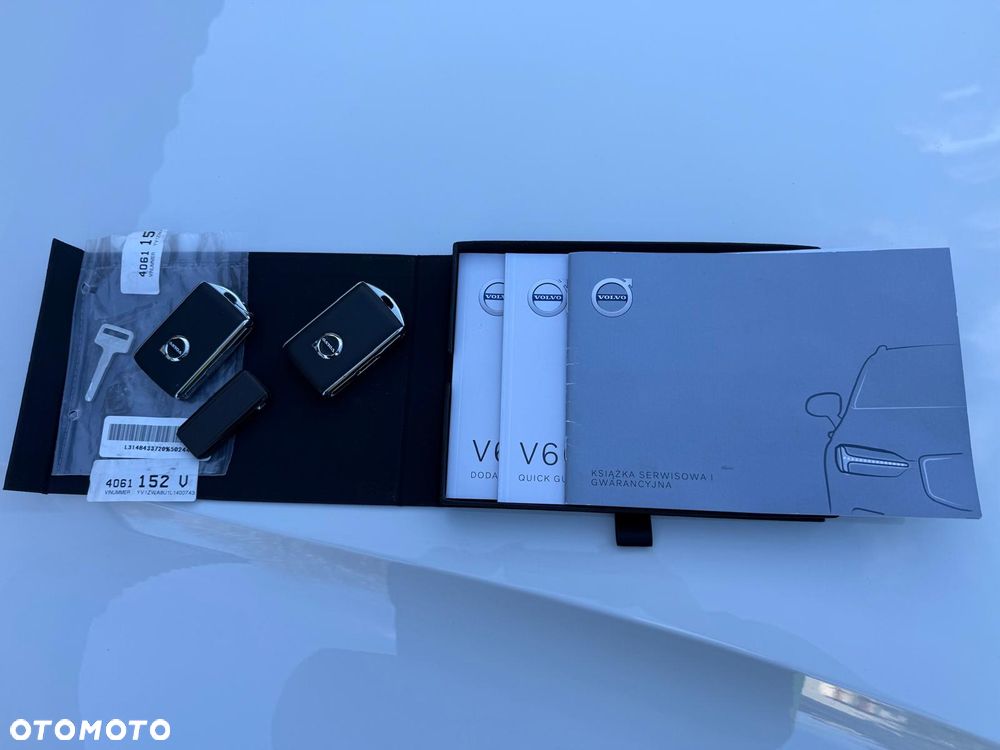 Volvo V60 D4 R-Design - 16