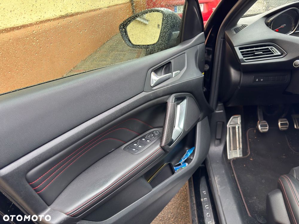 Peugeot 308 1.6 e-THP GT S&S - 11