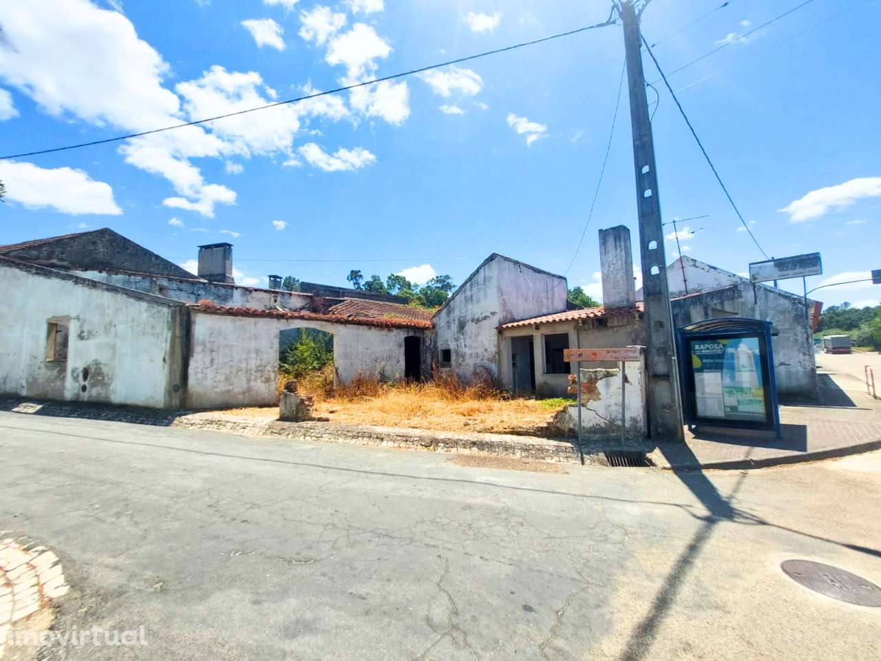 Moradia para Recuperar localizada na Raposa - Grande imagem: 2/7