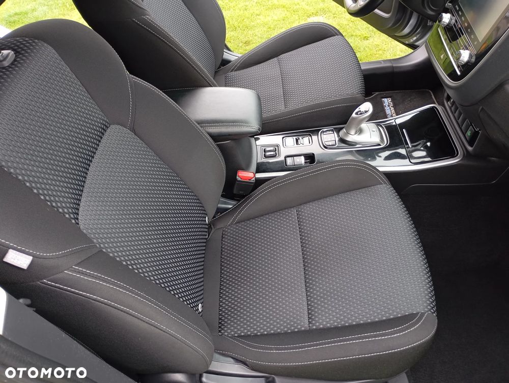Mitsubishi Outlander - 21