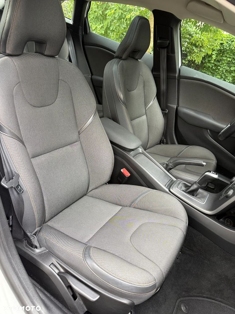 Volvo V40 Cross Country D4 Momentum - 13