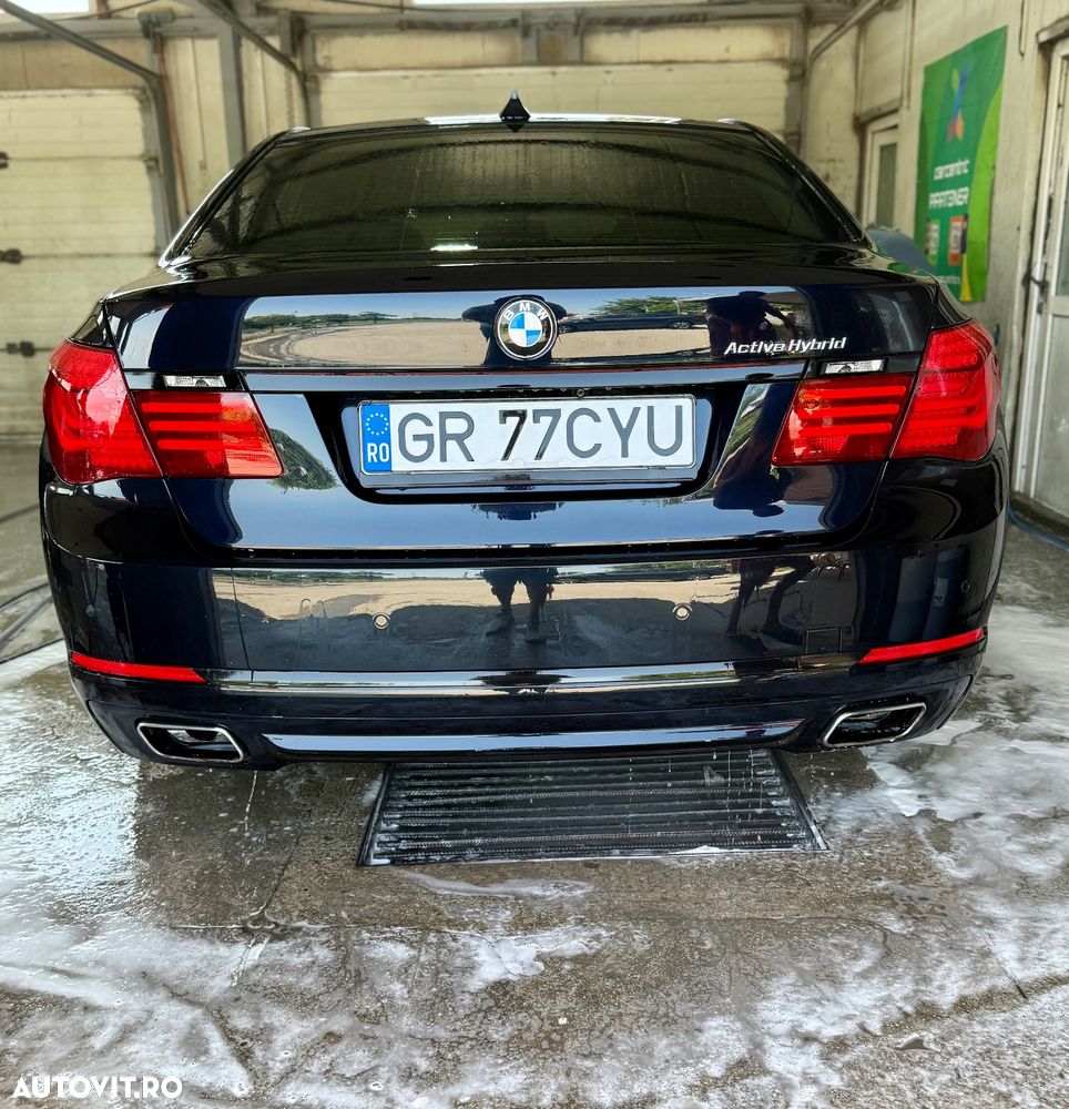 BMW Seria 7 740Li - 5