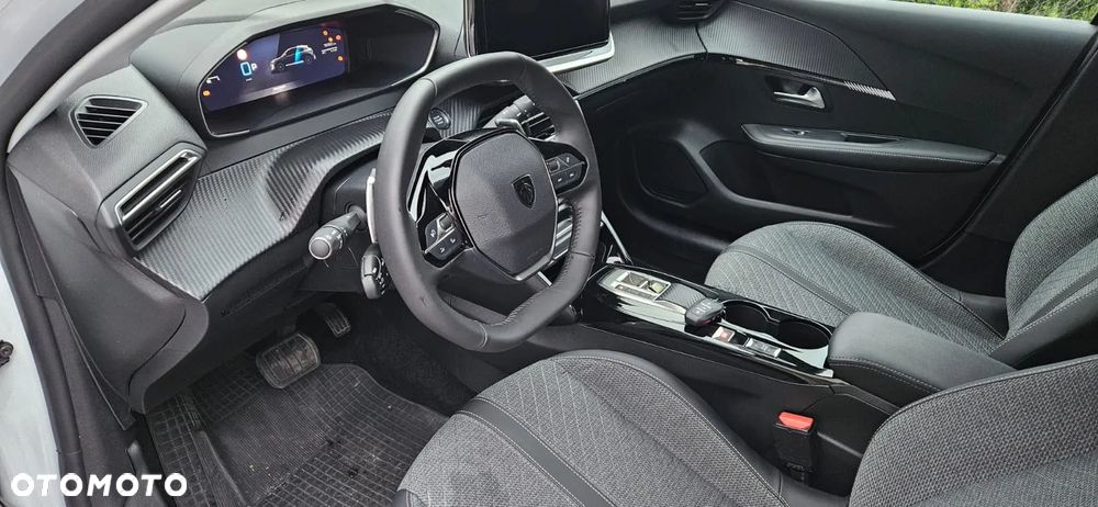 Peugeot 208 - 29