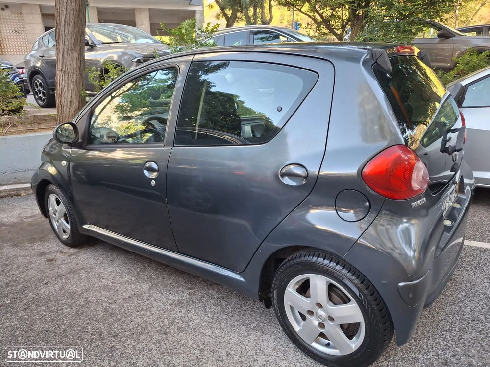 Toyota Aygo - 1