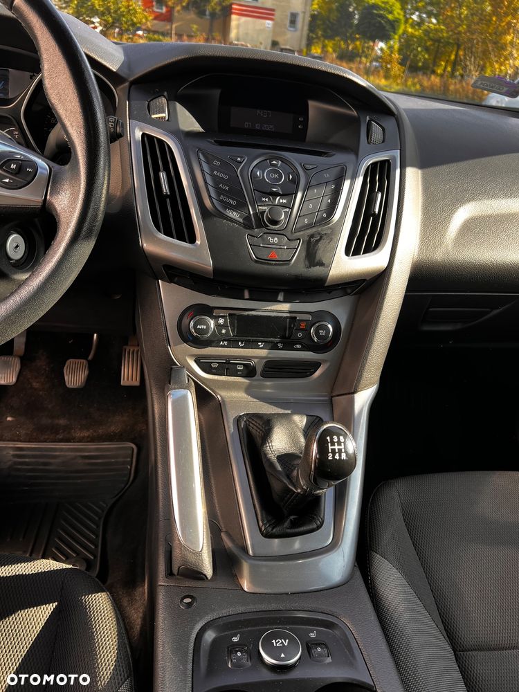 Ford Focus 1.6 Ambiente - 10