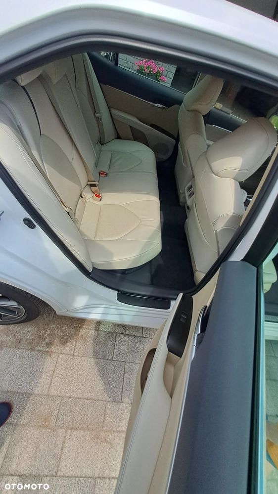 Toyota Camry 2.5 Hybrid Executive CVT - 10