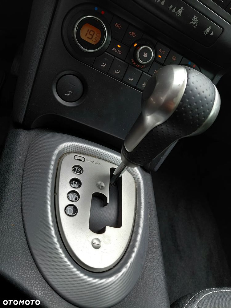 Nissan Qashqai 2.0 Tekna CVT - 11