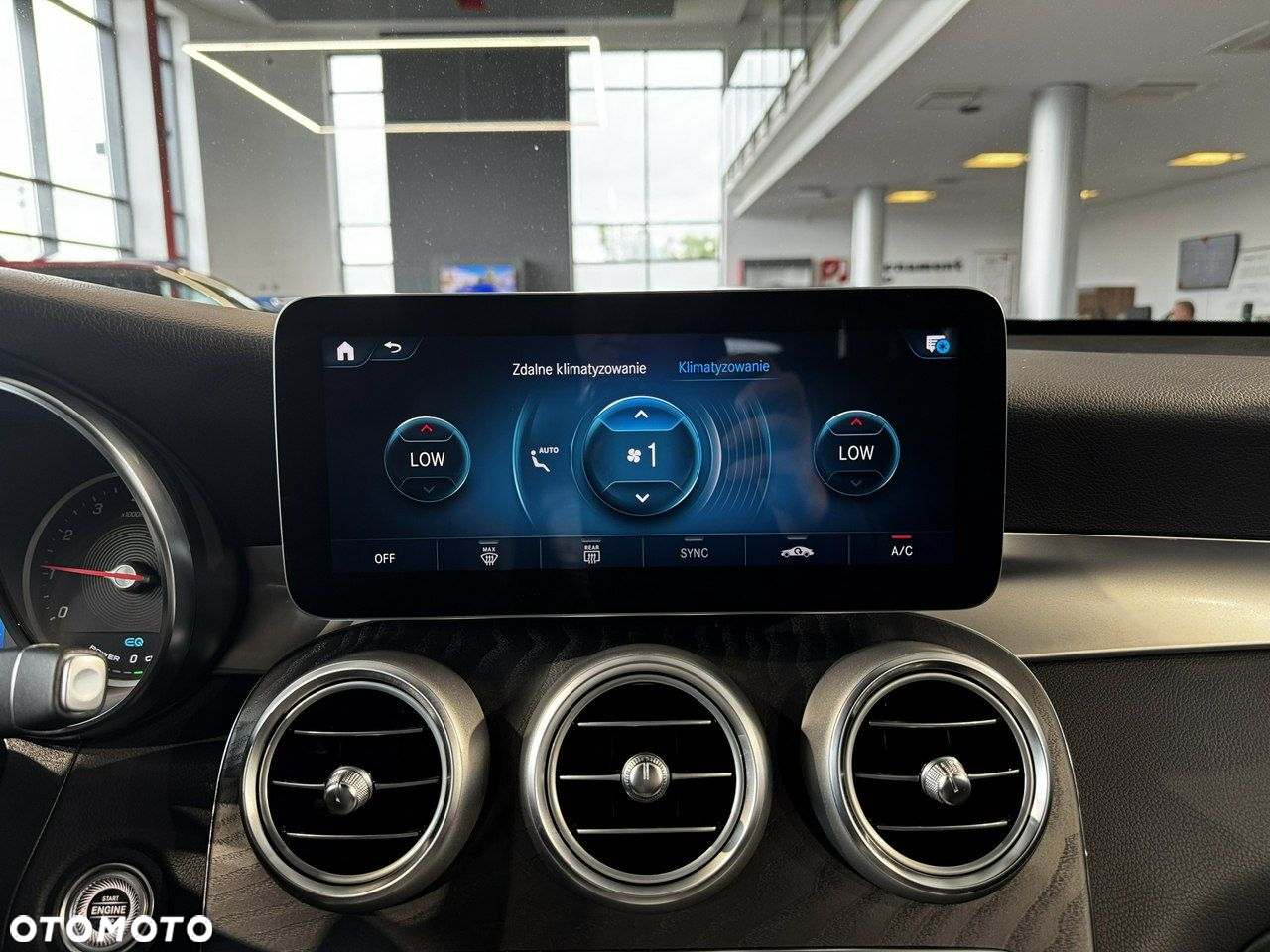 Mercedes-Benz GLC - 32
