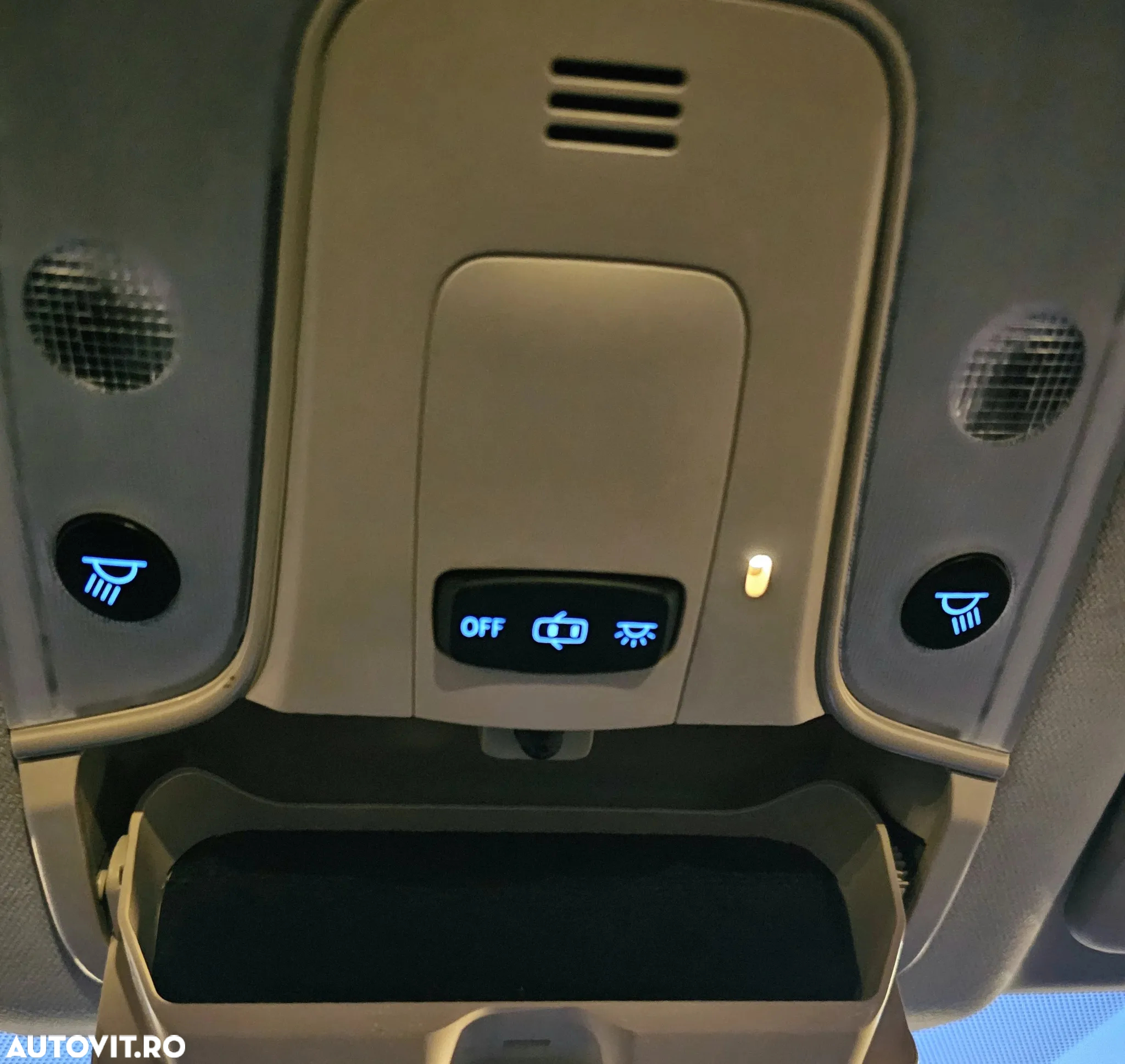 Toyota Prius 1.8 HSD Exclusive Plus - 19