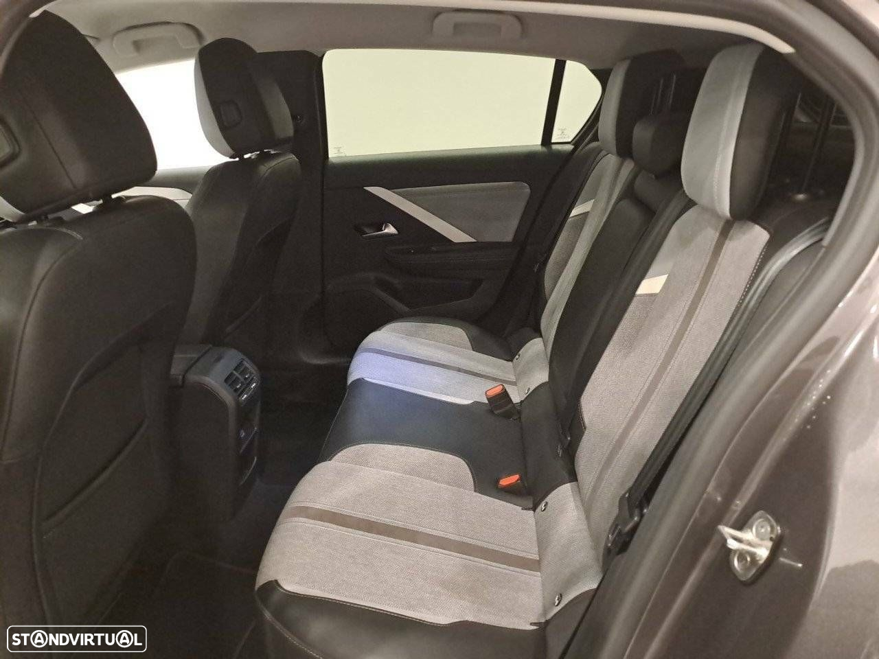 Opel Astra 1.5 D Elegance Aut. - 10