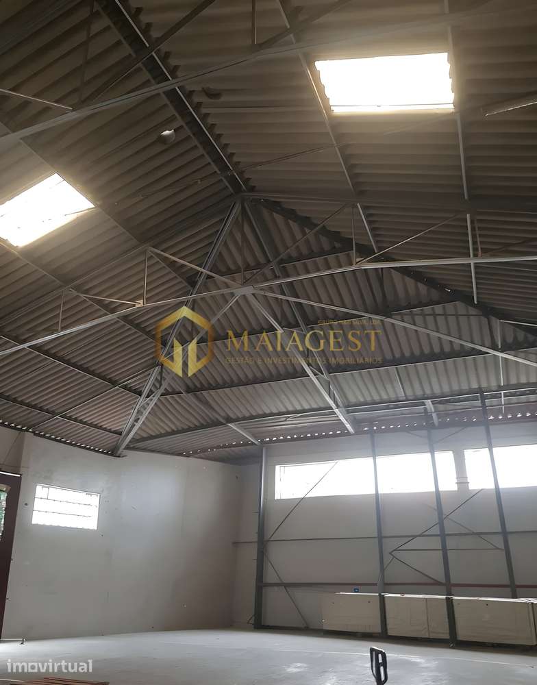 Armazém Industrial com 1.800 M² em excelente localização - Grande imagem: 3/7