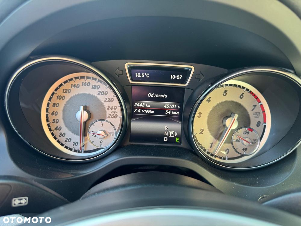 Mercedes-Benz CLA 200 7G-DCT AMG Line - 17
