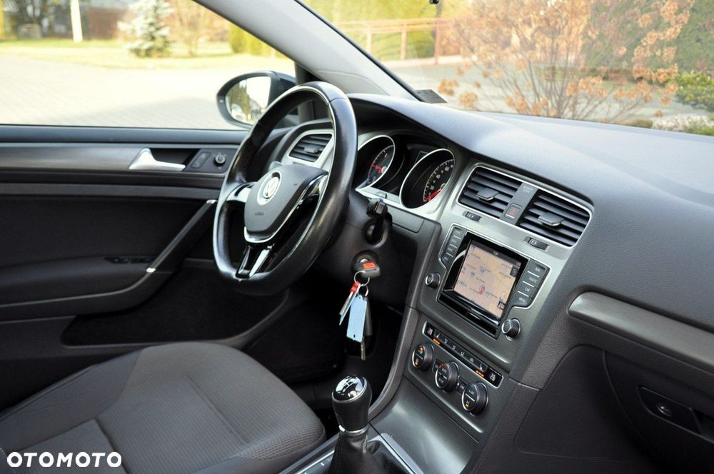 Volkswagen Golf - 18