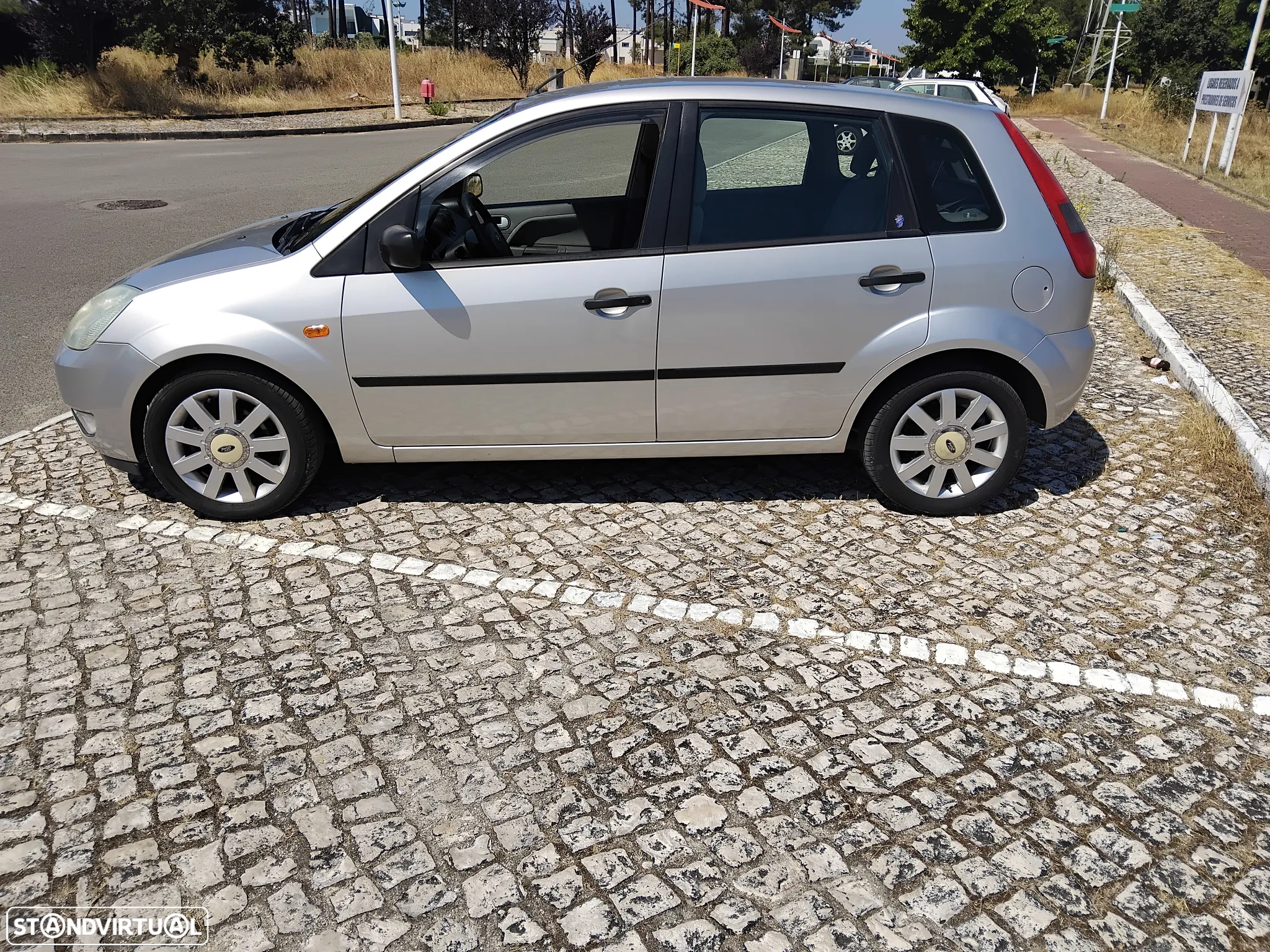 Ford Fiesta 1.4 Ghia - 4