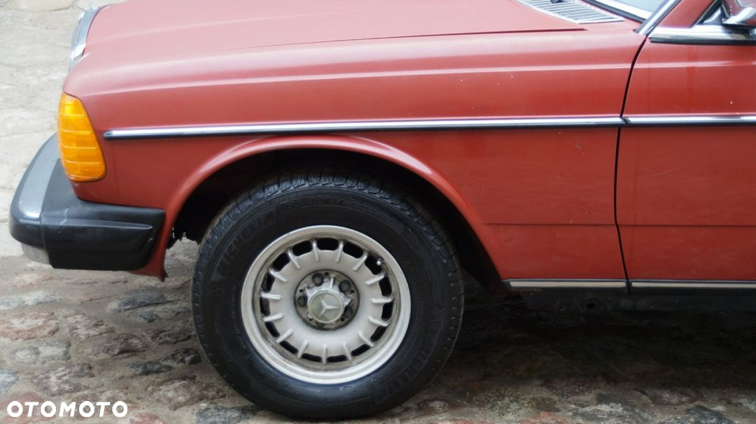 Mercedes-Benz W123 - 12