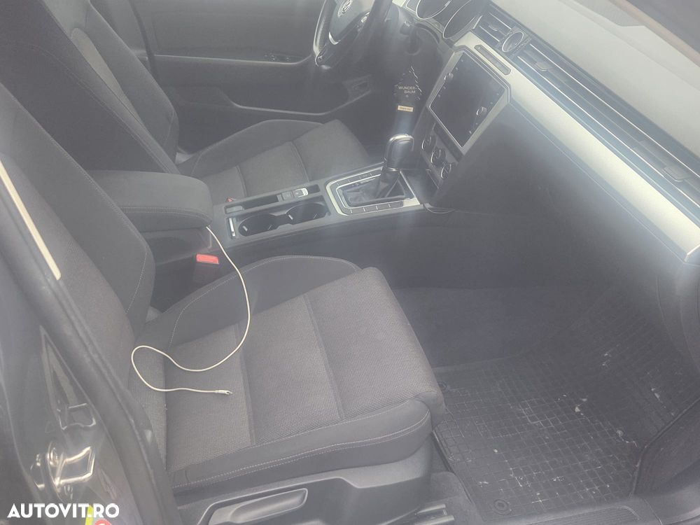 Volkswagen Passat 2.0 TDI DSG Comfortline - 12
