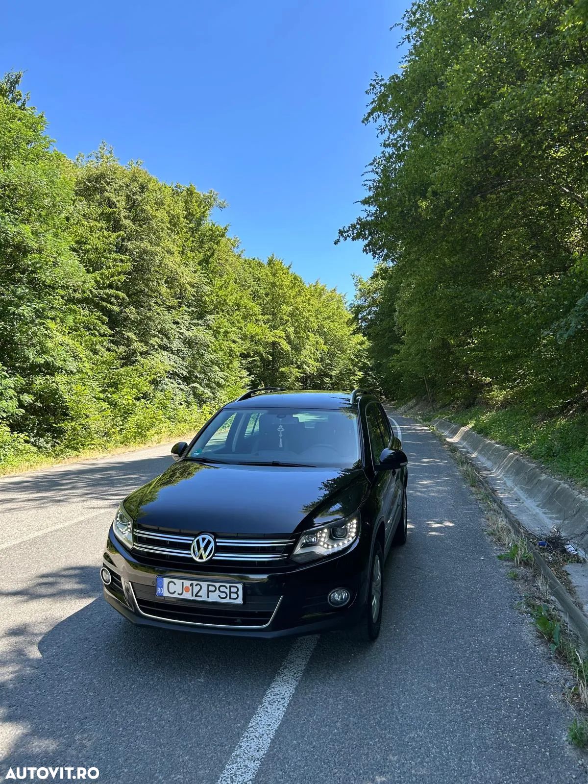 Volkswagen Tiguan - 1
