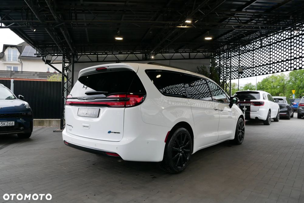 Chrysler Pacifica - 3