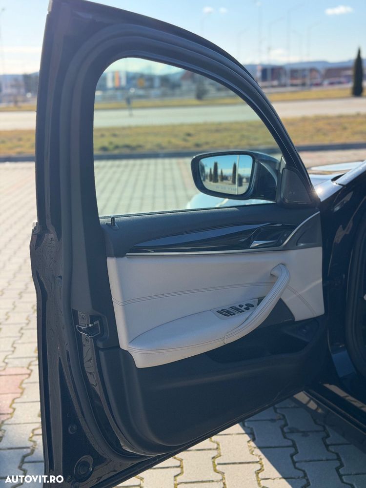 BMW Seria 5 530i xDrive AT - 12