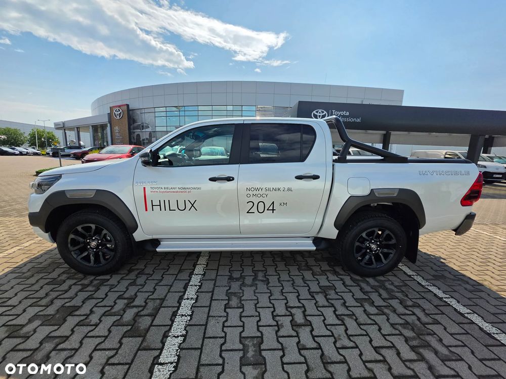 Hilux 2.8 D-4D mHEV Double Cab Invincible 4x4