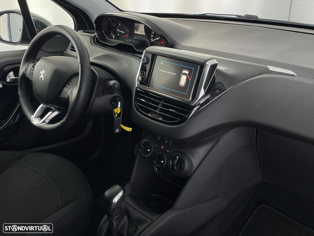 Peugeot 208 1.2 PureTech Signature - 24