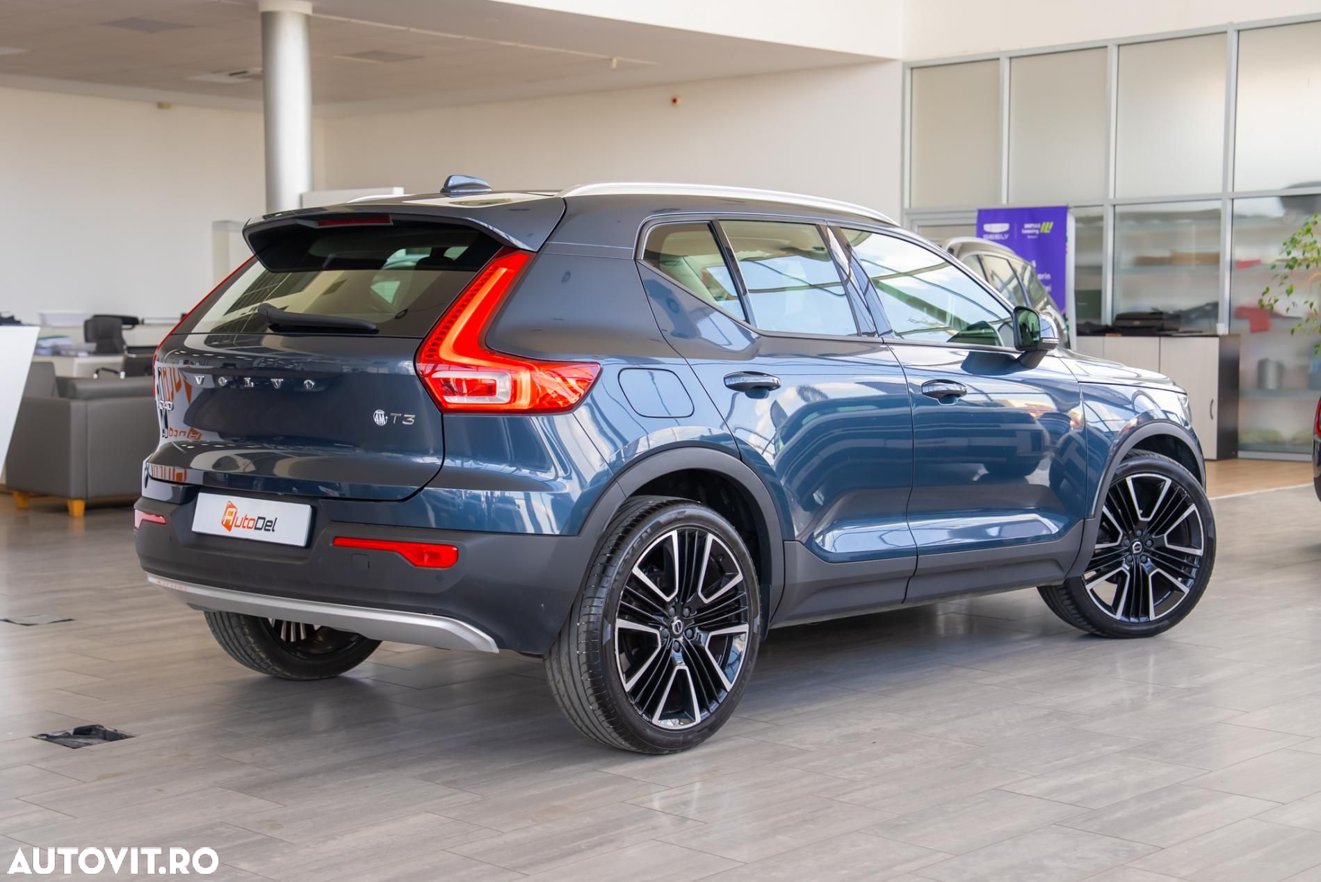 Volvo XC 40 T3 Geartronic Momentum Pro - 4