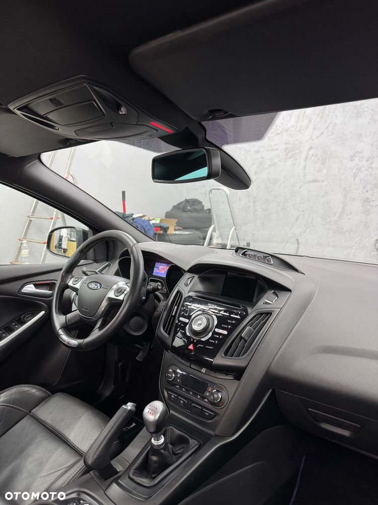 Ford Focus 2.0 EcoBoost ST mit Leder-Sport-Paket - 31