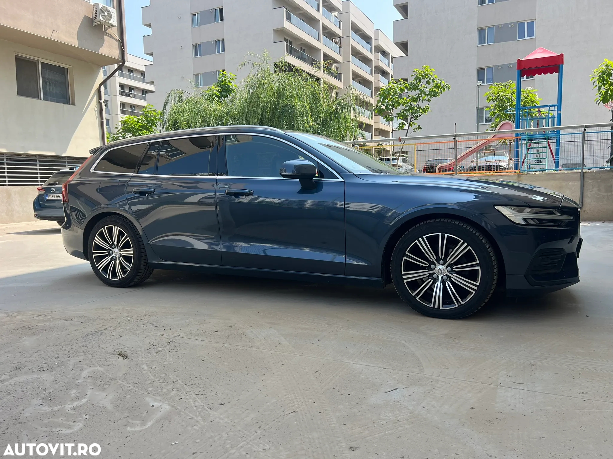 Volvo V60 D4 Momentum Pro - 4