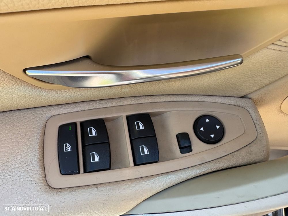 BMW 318 d Auto Line Luxury — fotografia 34