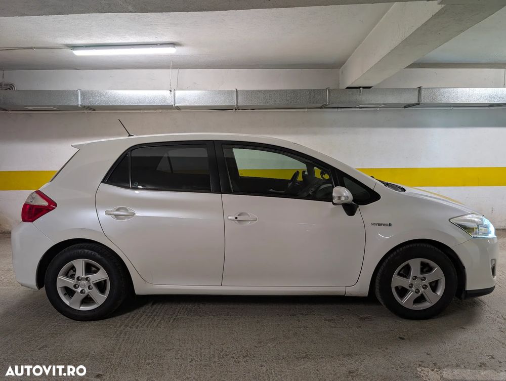 Toyota Auris 1.8 L VVT-i HSD Sol - 2