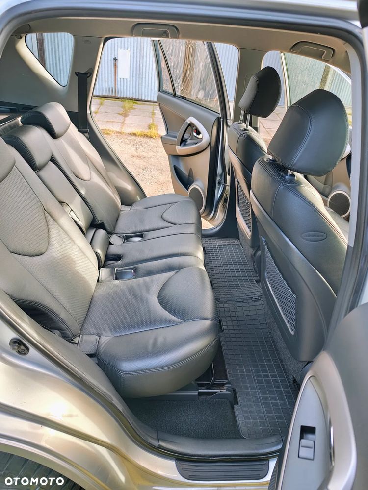 Toyota RAV4 2.2 D-4D Premium - 9