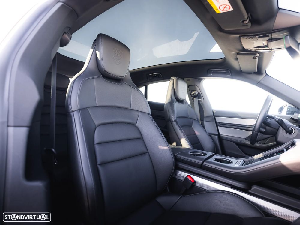 Porsche Taycan Cross Turismo 4 - 14