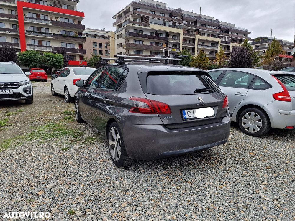 Peugeot 308 1.2 L PureTech Turbo S&S Active - 8