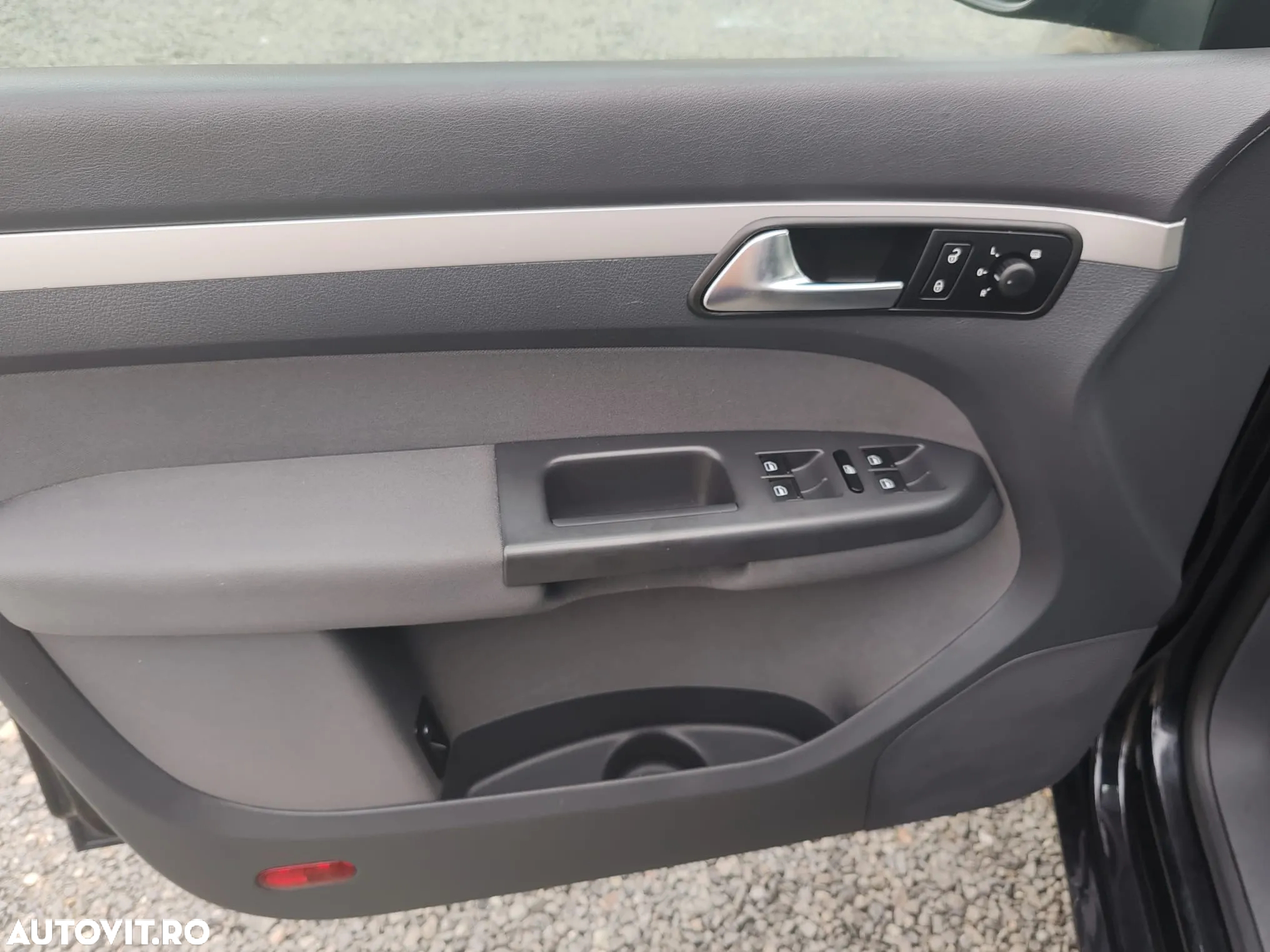 Volkswagen Touran - 12
