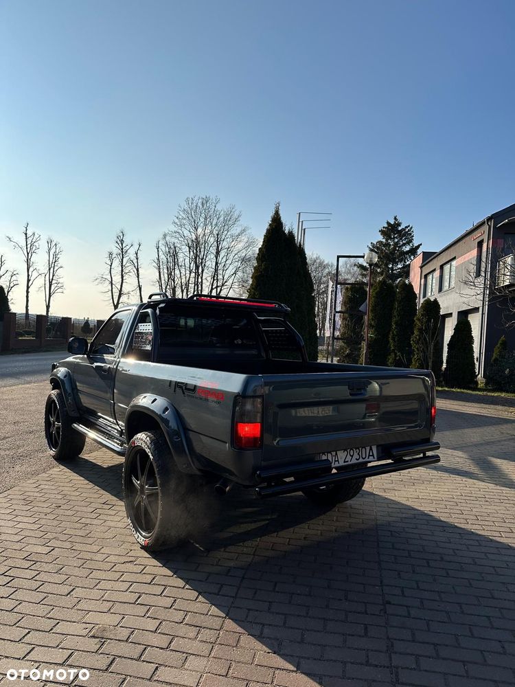 Toyota Hilux - 4