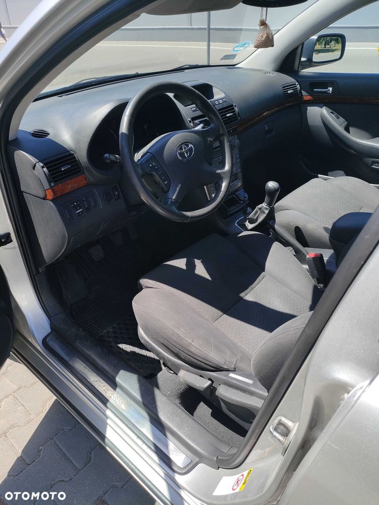 Toyota Avensis - 6